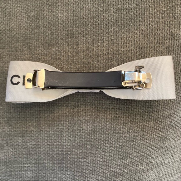 Authentic Chanel Gift Wrapping Ribbon on Barrette - Picture 15 of 16